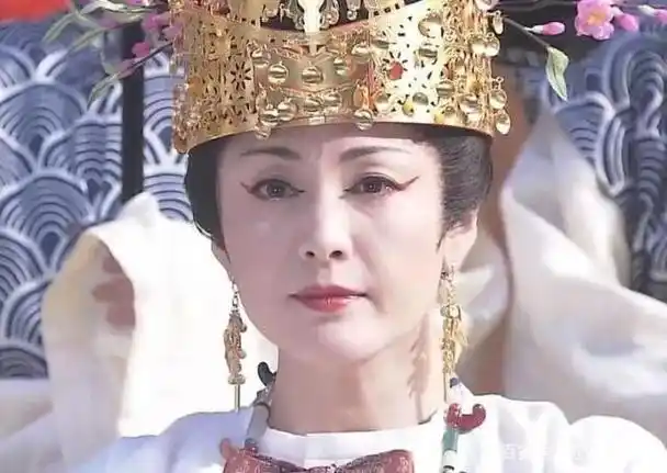 后樱町天皇出生在公元1740年,父亲是樱町天皇,母亲是女御二条舍子.