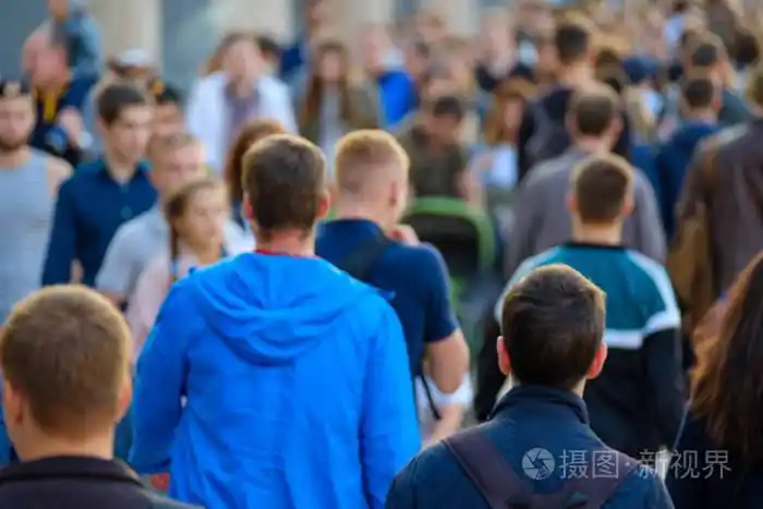 在大街上的人群