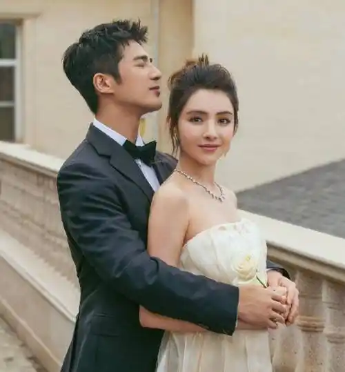 麦迪娜产后公布婚纱照,姜潮深情望着麦迪娜,两人甜蜜亲吻很浪漫_网友