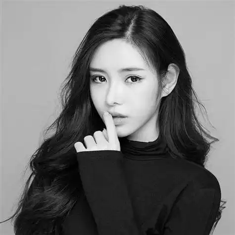 唯美黑白女头像高清成熟的标志之一就是稳重