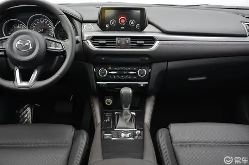 0l 蓝天尊贵版 国v中控台整体汽车图片-汽车图片大全】-易车