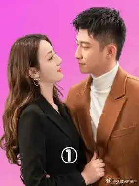 热巴凑近黄景瑜抬头亲吻,谁注意到黄景瑜下意识反应?太真实了