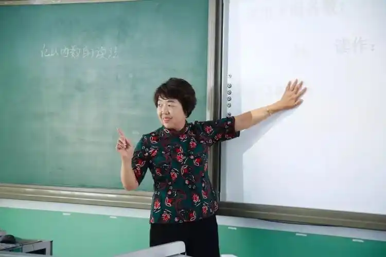 头条准格尔旗这位老师今天的头条留给你