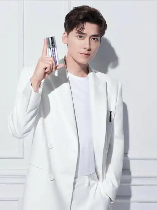 巴黎欧莱雅护肤代言人李易峰焕白新纪元,随「峰」而至在巴黎欧莱雅