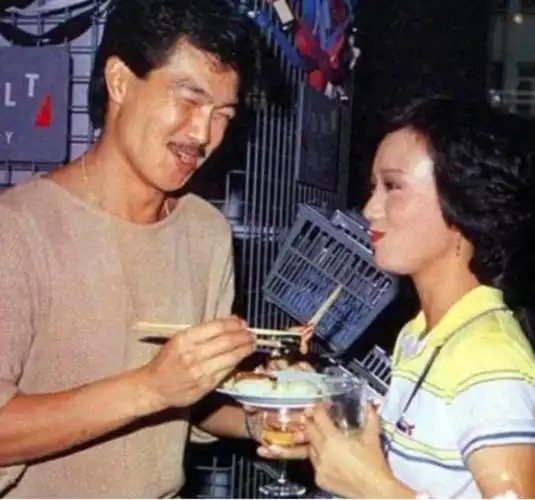 并且,黄锦燊也不似黄汉伟,他对赵雅芝的工作相当支持,这些年来,基本上