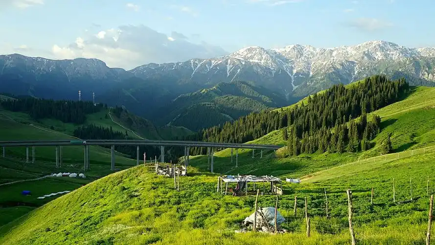 伊犁第一景～美丽的果子沟风光(新疆夏天的风光亚克西之六)