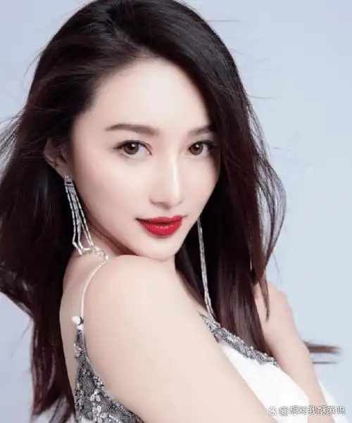 黄晓明的感情生活一直是网友热议的话题.自出道以来,身边的绯闻不断.