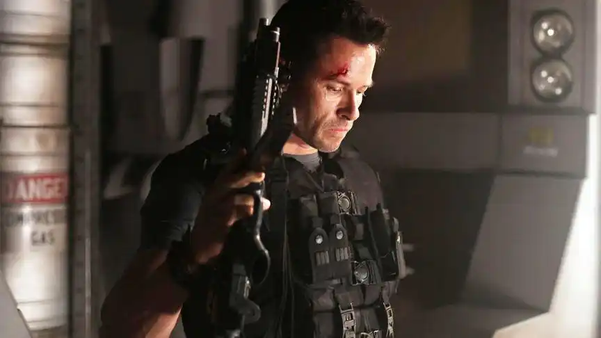 精英特工遭到陷害身陷囹圄该如何脱困