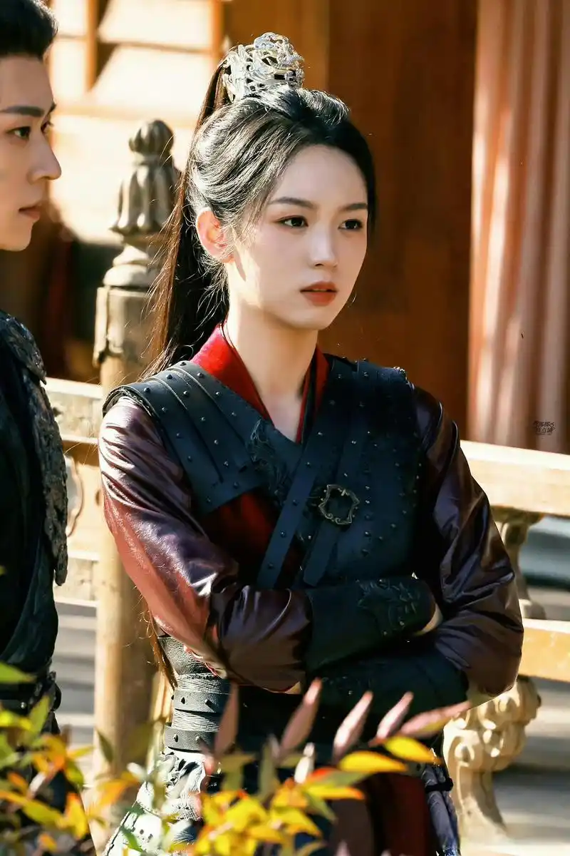 周也《锦月如歌》女扮男装:英气逼人的新晋"老公" 演员周也在新戏《锦