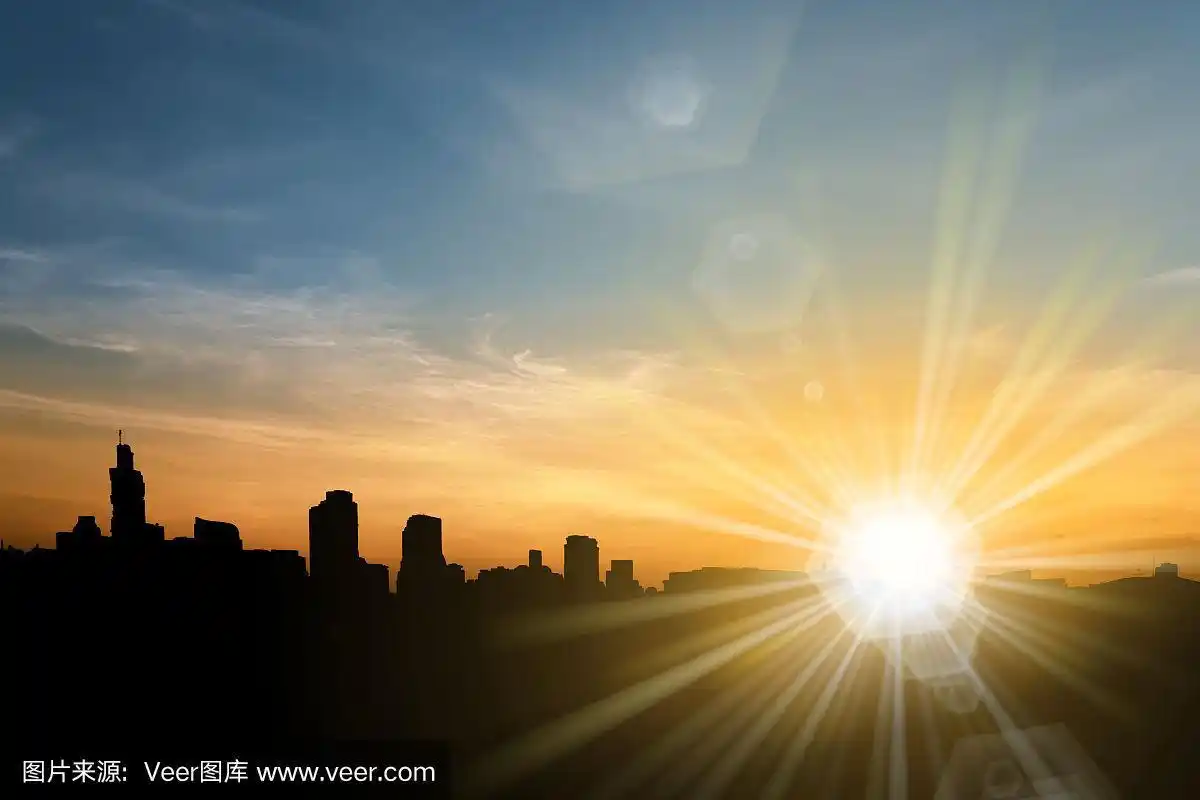 太阳在城市上空耀斑