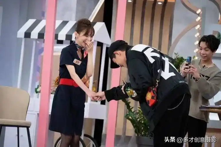 原创40岁敖犬求婚了深情喊话空姐女友小s在线吃瓜