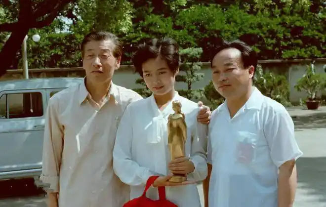 张瑜和张建亚离婚31年一个再婚生子一个64岁未婚没孩子