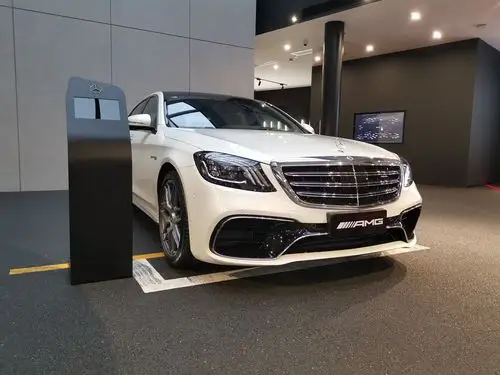 拍卖车,奔驰 amg s63l 4matic  白外黑内 现车优惠19.48万元