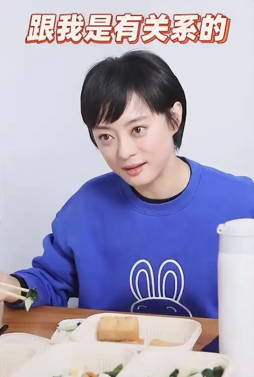 可以看得到素颜状态下的孙俪,真的完全不比化妆好看呀!