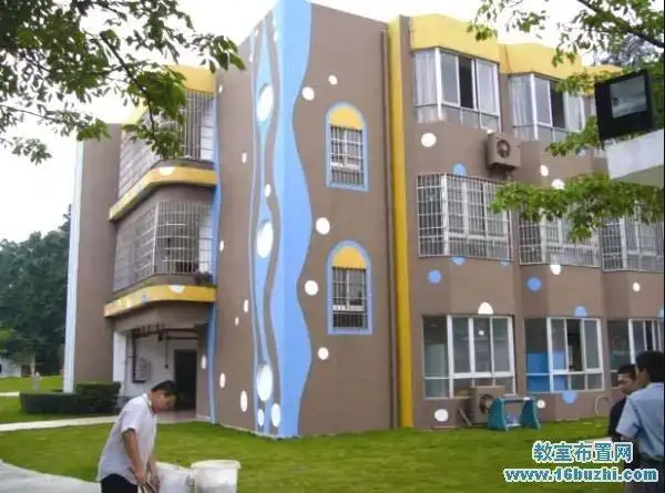 简单大方的幼儿园外墙彩绘图片