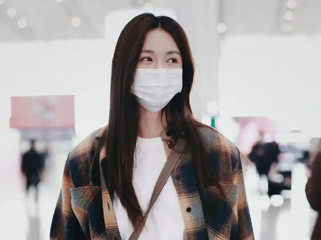 沈梦辰日常私服 随性休闲风穿搭 ～|||沈梦辰机场私服 穿搭,宽松格纹