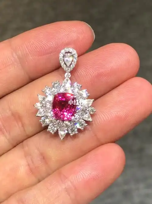 2卡粉色尖晶石吊坠