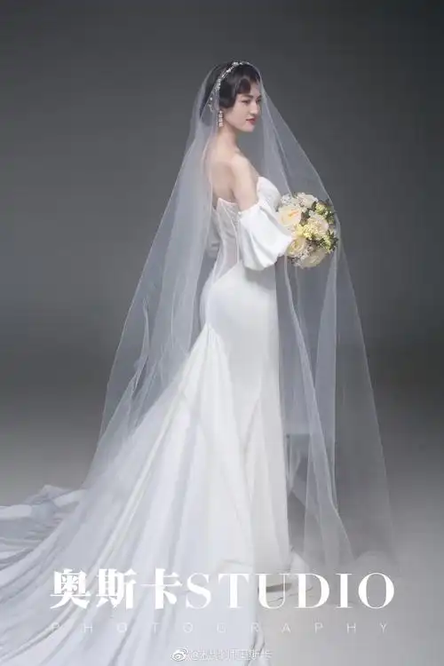 精彩的摄影能让照片附上情绪婚纱摄影中人物一瞬间的眼神动作