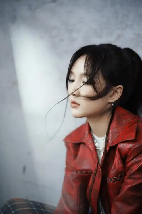 锁定cctv-3 央视综艺频道,2月9日08:39,锁定cctv-1 综合频道,和@m孟佳