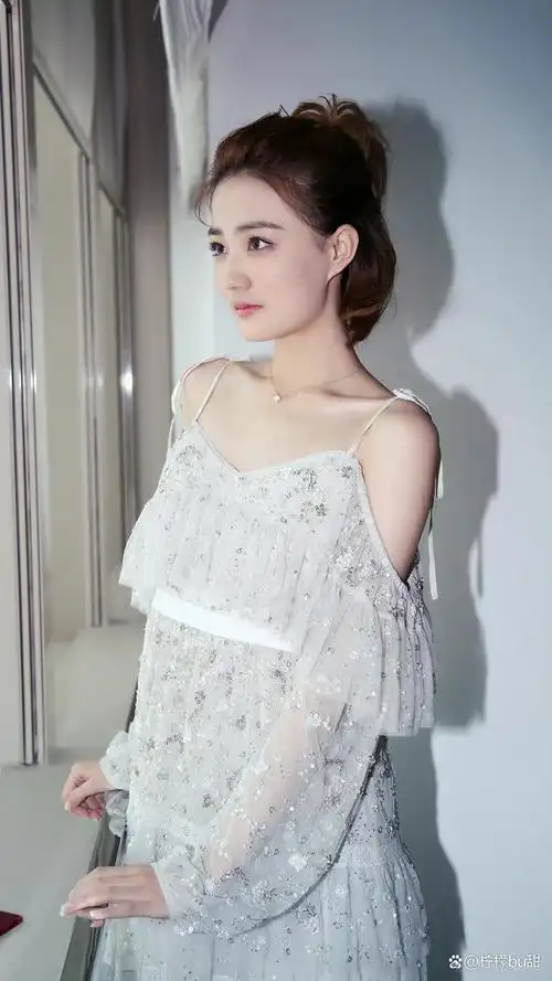 徐璐,中国大陆女演员,出生于1994年.