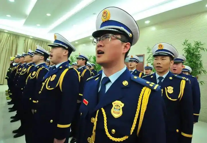 20190107期《消防在线》——"火焰蓝"新式制服在我市亮相