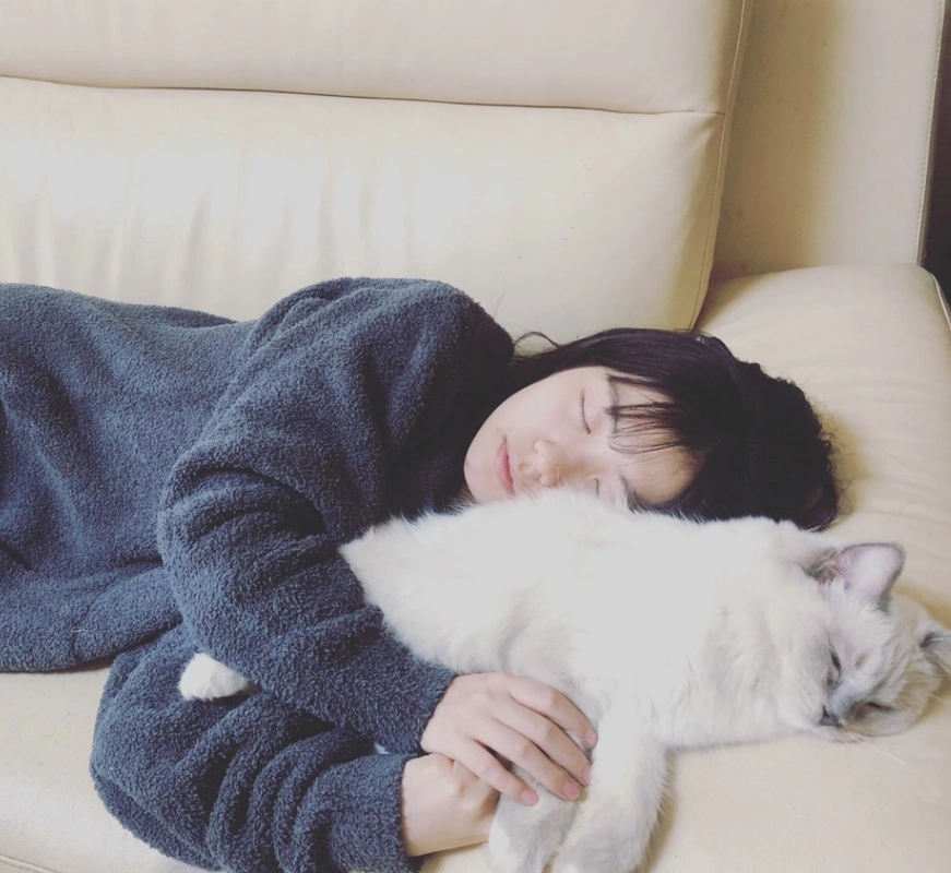 火箭少女成员睡姿,杨超越可爱,吴宣仪豪放,看段奥娟:心疼!_女生