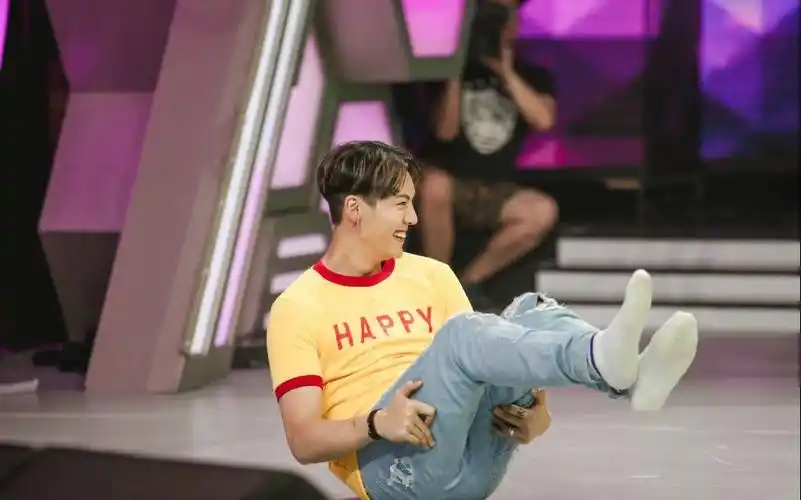 【快乐大本营】【陈伟霆】20160917期 -枕头大战1