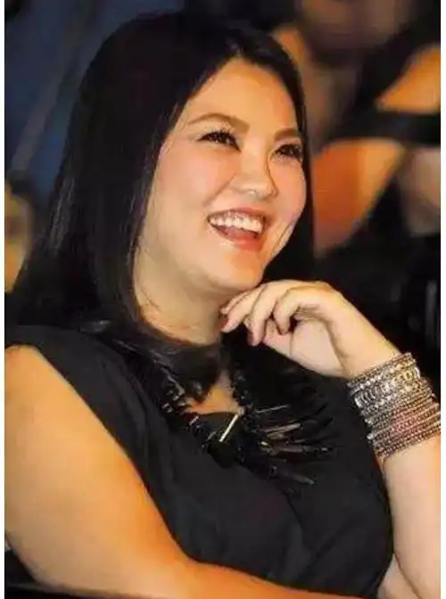 李湘减肥大获成功,晒出魔鬼身材太抢镜,瘦了真的不止一点点