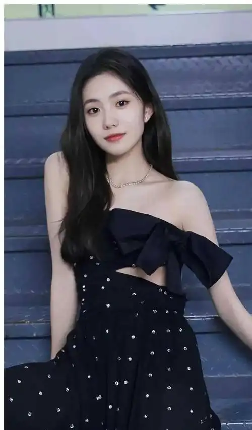 今天小编要给大家介绍一份超级新鲜的00后女星名单!