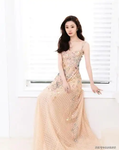 宋轶的腰也太细了吧,臀也好性感,怪不得白敬亭那么喜欢!