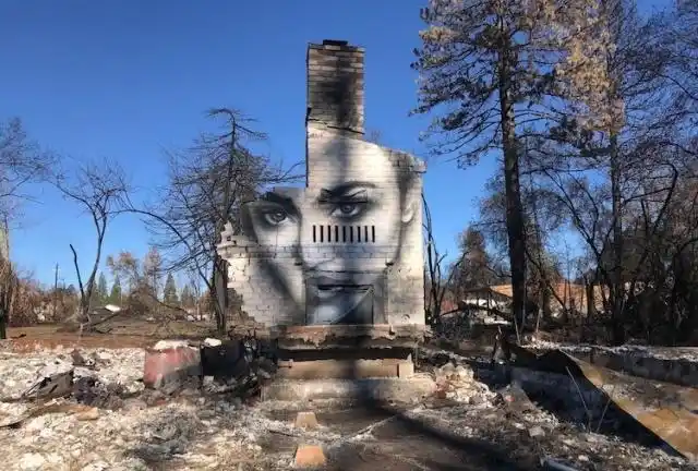 迪斯尼艺术家走出工作室,坐在废墟上,理由让人感动