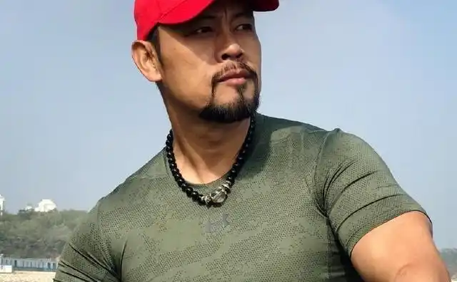 时隔七年晋松再次出演"鲁智深",妻子貌美儿女帅气堪称人生赢家