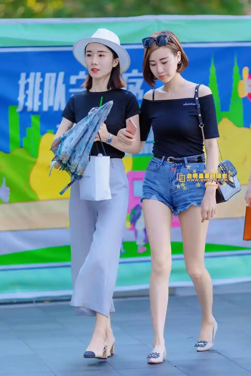 街拍闺蜜初春酷飒穿搭你喜欢哪位的风格