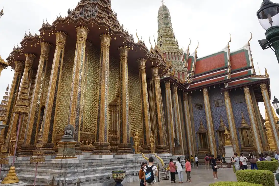 魔都九龙柱故事:动工前12名工人病倒,祭品放3天仍新鲜如初