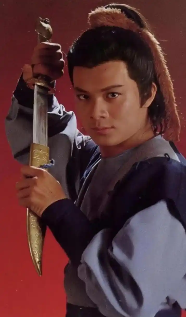 你是因为哪部电视剧喜欢黄日华的当然是射雕英雄传了,喜欢郭靖的纯