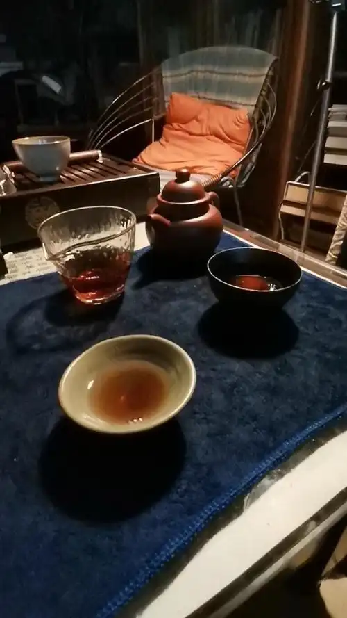 黃昏至友家中,喝茶閒談,社會裡所謂的主流就是隨大流……(二)