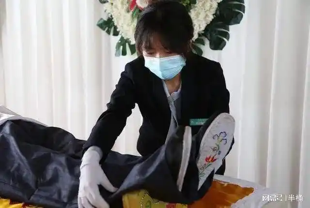 穿寿衣有什么讲究吗?|火化|遗体|丧葬_网易订阅