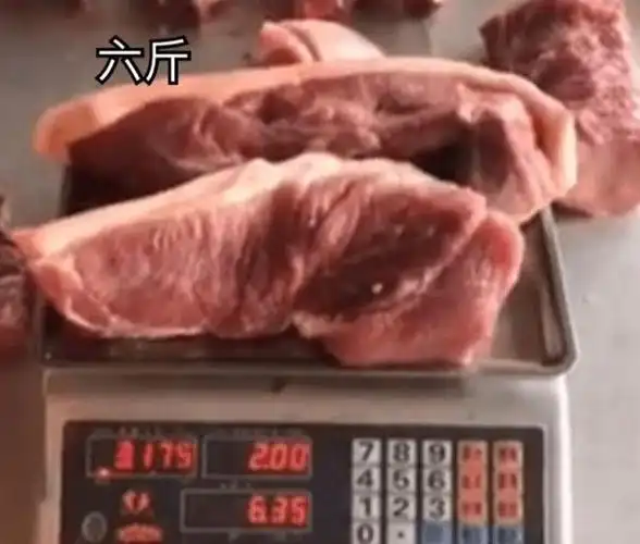 今天我拿猪肉给你们做个示范