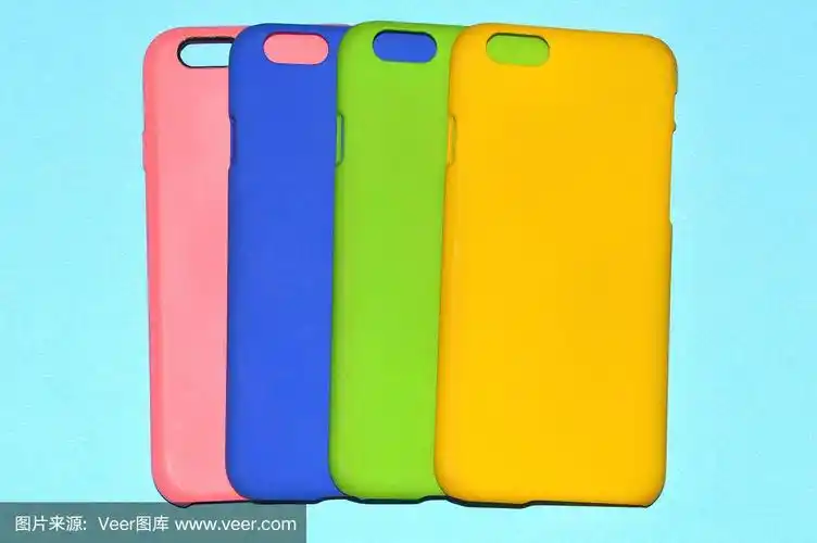 彩色手机壳孤立在蓝色背景