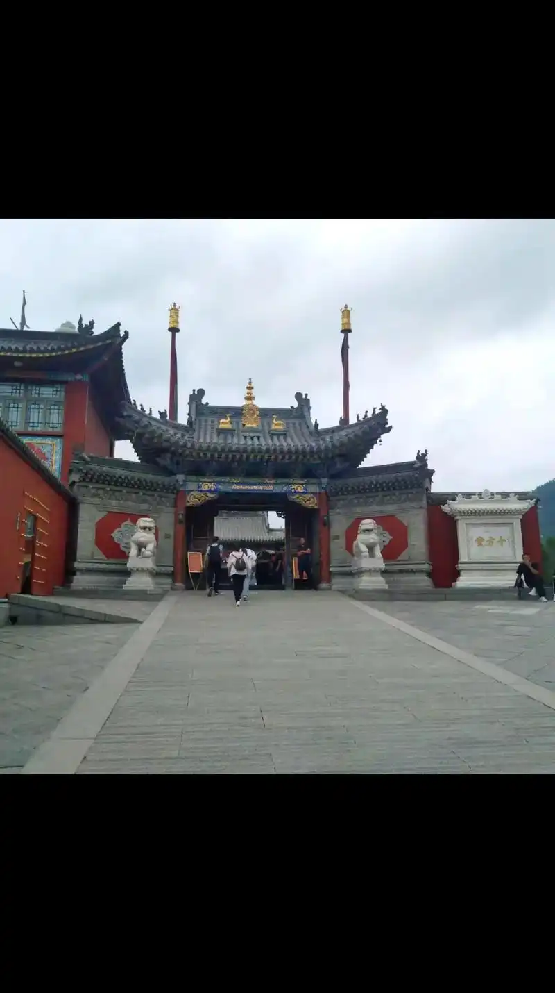五台山是中国佛教四大名山之一02,位于山西省忻州市.《名山志》载
