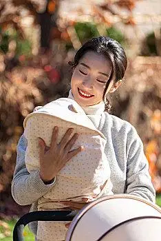 妈妈的怀抱图片