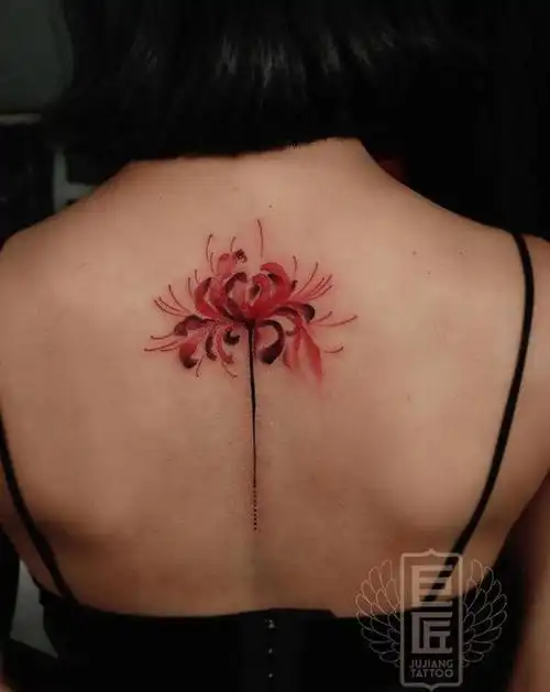 彼岸花纹身图片_背部水墨纹身图案