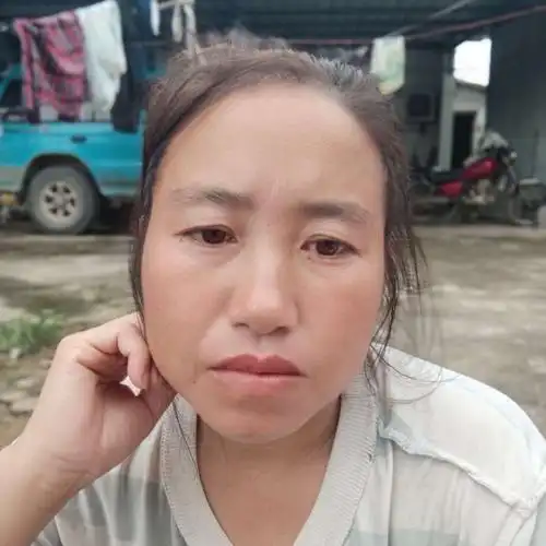 跟ta联系我在寻找身高175 - 180cm的女性41岁, 女, 广东潮州, 离异, 5