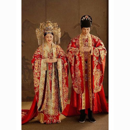 奢华唐制汉服婚服秀禾服新娘高端中式嫁衣凤冠霞帔大拖尾情侣套装