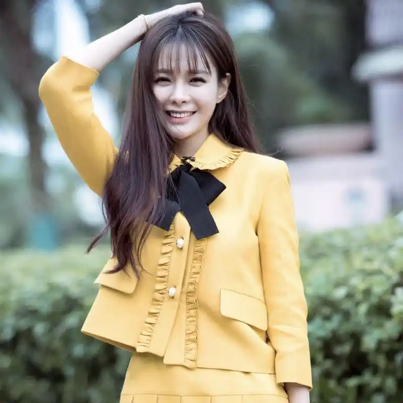 s主持之前风评一直不佳,比如整容就是经常被人提起的嘲点,曾经和另一