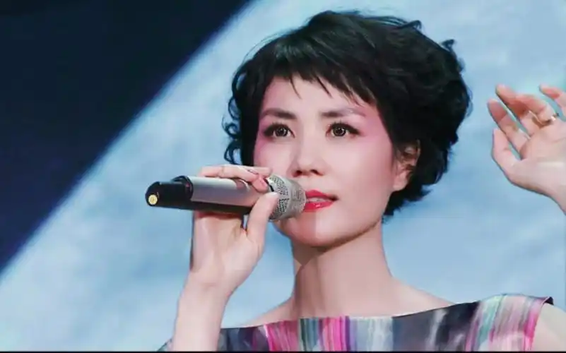 超清1080p王菲传奇当年觉得衣服没选好现在看着越看越喜欢