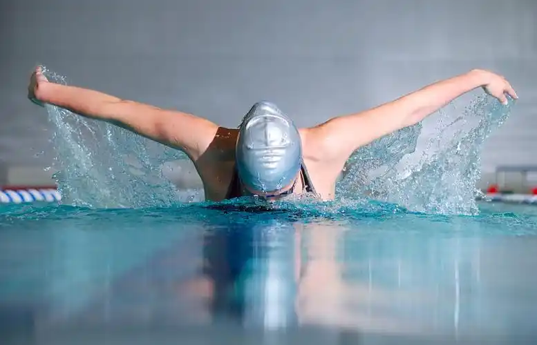 女人,蝶泳,室内游泳池,室内_高清图片_全景视觉