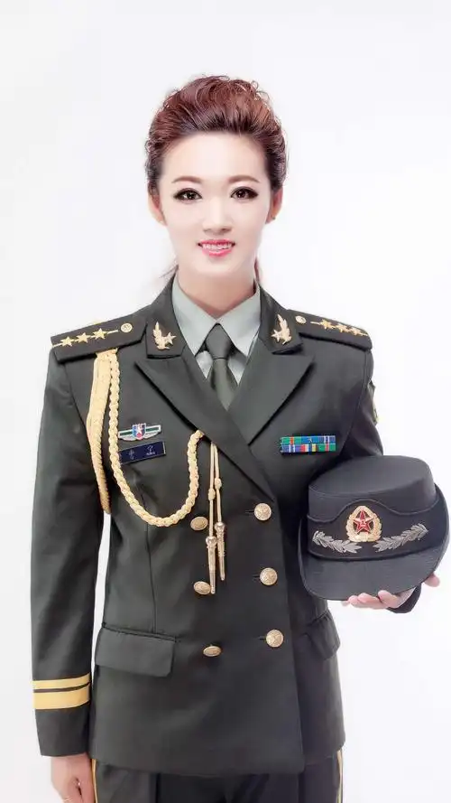 原总政歌舞团现火箭军文工团独唱演员(李宁) 3.著名创作歌手,曹龙:(我