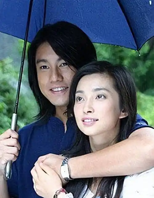 2017年李冰冰突然官宣恋情,男方名叫许文楠比李冰冰小16岁,对外宣传是