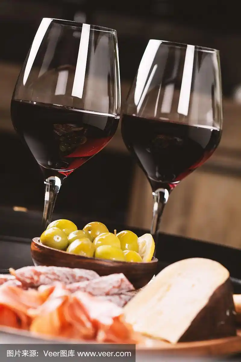 两杯红酒
